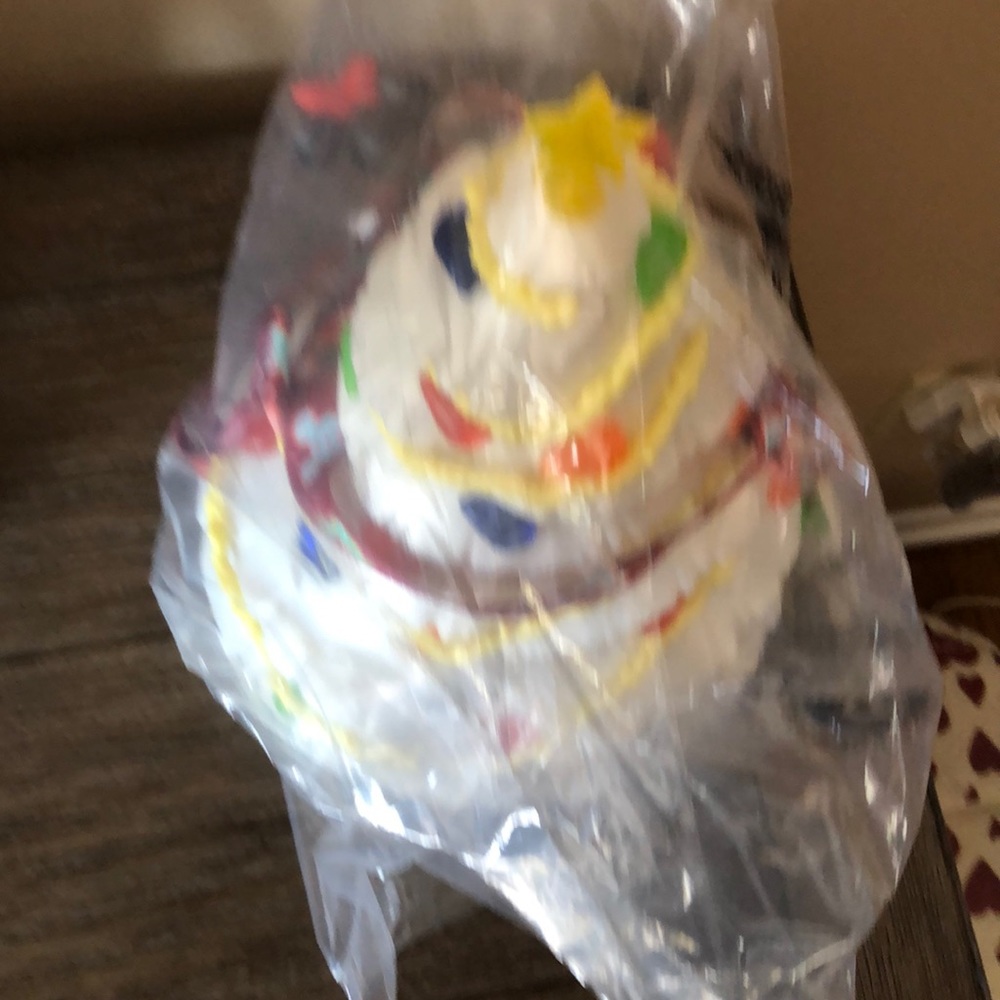 Disney NEW white Christmas Tree popcorn bucket - Picture 8 of 8